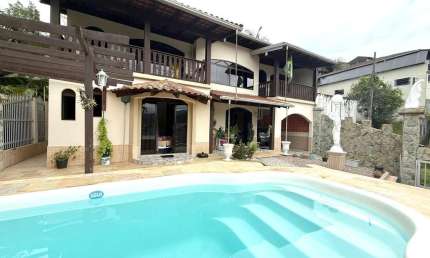 Casa para Venda em Blumenau, Garcia, 5 dormitórios, 2 suítes, 5 banheiros, 2 vagas