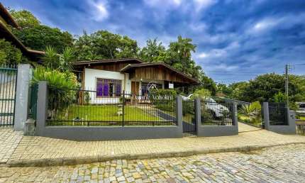 Casa para Venda em Blumenau, Escola Agrícola, 3 dormitórios, 2 suítes, 3 banheiros, 2 vagas