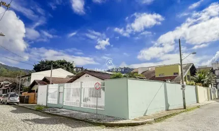 Casa para Venda em Blumenau, Garcia, 3 dormitórios, 1 suíte, 3 banheiros, 2 vagas