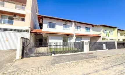 Casa para venda em blumenau, garcia, 3 dormitórios, 1 suíte, 3 banheiros, 2 vagas
