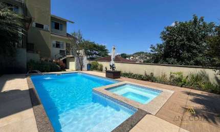 Casa com 3 dormitórios à venda, 250 m² por R$ 1.400.000,00 - Escola Agrícola - Blumenau/SC