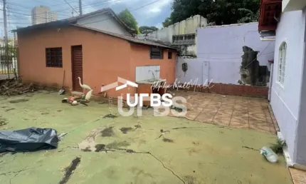 vendo casa de 3 quartos no setor Coimbra lote de 360 metros