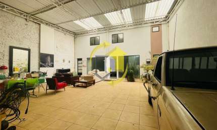 GALPÃO COM RESIDÊNCIA - 260 M² AC - 100 M² GALPÃO - 5 VAGAS