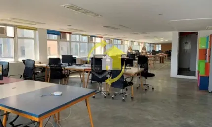 Aluga-se / vende-se meia laje comercial na faria lima em prédio reformado (448m² + 150m² de varanda)