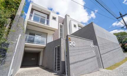Sobrado Triplex novo, 155 m2 área útil, 3 quartos (1 suite), Região Nobre São Brás (Orleans).