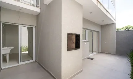 Sobrado Triplex novo, 155 m2 área útil, 3 quartos (1 suite), Região Nobre São Brás (Orleans).