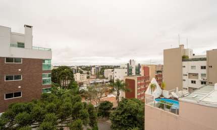 Cobertura Duplex -120m2 úteis - 190 m2 totais - 3 quartos (1 suite) - Churrasqueira e Deck com piscina - 2 vagas livres - Alto da Glória.