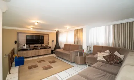 Cobertura Duplex -120m2 úteis - 190 m2 totais - 3 quartos (1 suite) - Churrasqueira e Deck com piscina - 2 vagas livres - Alto da Glória.