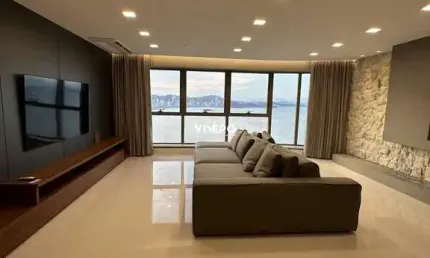 Apartamento no Edifício Yachthouse em Balneário Camboriú com 5 dormitórios
