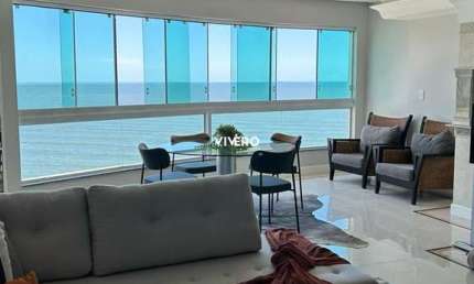 Apartamento amplo, frente mar, localizado em um dos pontos da praia mais desejad