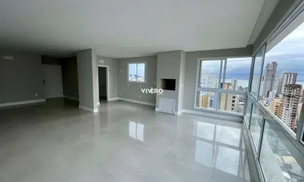 Apartamento com 3 suítes no Centro de Balneário Camboriú