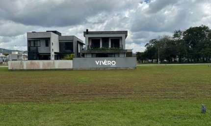 Excelente Terreno no Condomínio Caledônia em Camboriú próximo da entrada