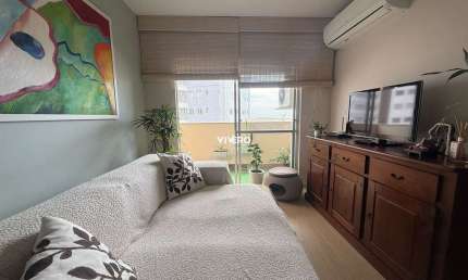 Apartamento de 2 dormitórios com vista mar no Centro de Balneário Camboriú