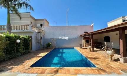 Excelente casa com piscina bem próximo ao Centro de Arapongas - Paraná