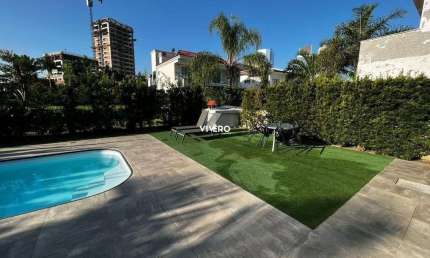 Casa no Condomínio Horizontal Praia Brava com 04 suítes, excelente localização n