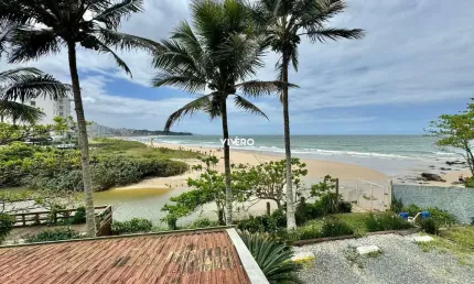 Excelente casa na Praia com uma vista espetacular da maravilhosa Praia dos Amore