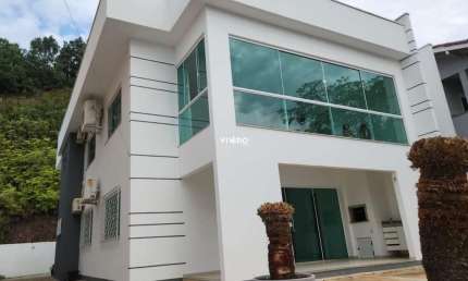 Linda casa na Praia dos amores em Balneário Camboriú com 05 dormitórios
