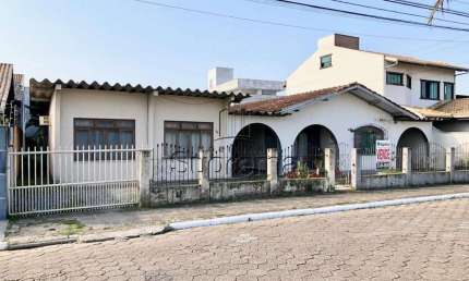 Casa com 5 quartos à venda na Rua Rodolfo Treder, 823, São João, Itajaí