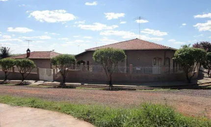 Rancho com 3 dormitórios à venda, 380 m² por R$ 820.000,00 - Condomínio Santa Fé 1 - Araçatuba/SP