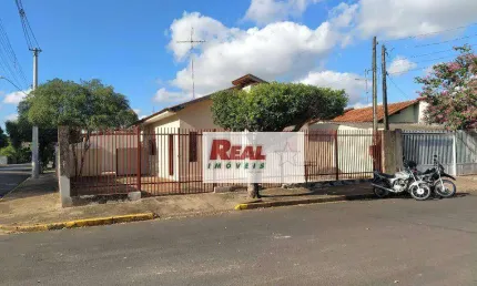 Casa com 3 dormitórios para alugar, 100 m² por R$ 1.178,61/mês - TV - Araçatuba/SP