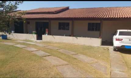A&M IMOVEIS VENDE EXELENTE CASA COM QUINTAL GIGANTE