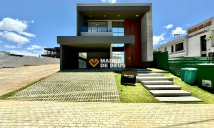 Casa lindamente projetada com 266 m2 no Terras Alphaville I