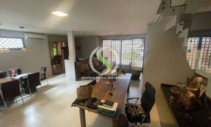 Vendo Excelente Casa Duplex no Condomínio Parque Lusitano
