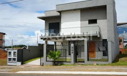 Sobrado à venda no bairro Cidade dos Lagos - Guarapuava/PR