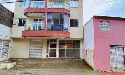 Lindo apartamento com sacada a 200 metros da Dorival