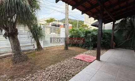Casa com 3 quartos para alugar no Ressacada, Itajaí 