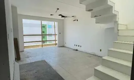 Atlântica Imóveis tem excelente Cobertura com 2 dormitórios à venda por R$ 730.000 - Cavaleiros - Macaé/RJ.
