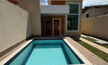 Casa à Venda em Village Rio das Ostras - 3 Dormitórios, Piscina e Varanda Gourmet por R$ 500.000,00