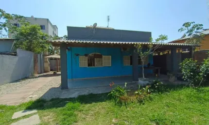 Casa com 2 dormitórios à venda, 55 m² por R$ 270.000,00 - Extensão Serramar - Rio das Ostras/RJ