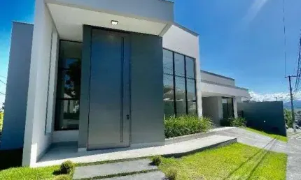 Atlântica Imóveis tem excelente Casa com 4 dormitórios à venda, 221 m² por R$ 1.900.000,00 - Vale dos Cristais - Macaé/RJ.