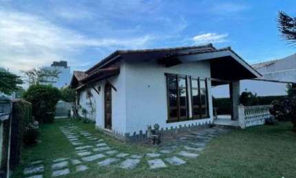 Casa à venda, 210 m² por R$ 3.200.000,00 - Cavaleiros - Macaé/RJ