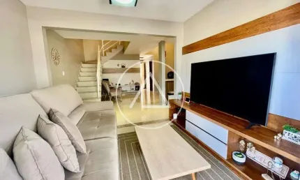 Casa Triplex com 4 Dormitórios em Rio das Ostras - Jardim Mariléa por R$ 580.000