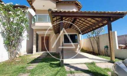 Atlântica Imóveis tem excelente casa com 4 quartos na Glória