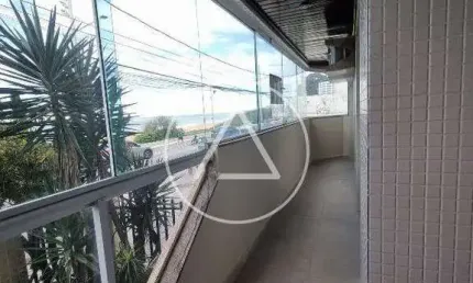 Lindíssimo apartamento mobiliado no Cavaleiros de frente para mar para locação por R$ 6.000,00