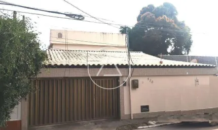 Atlântica Imóveis tem excelente Casa no Centro com 3 suítes para venda por R$550.000,00