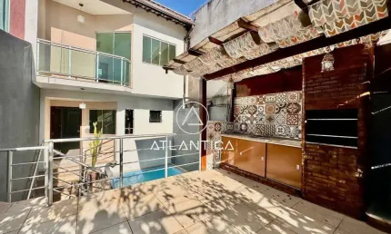 Atlântica Imóveis tem excelente Casa à venda no Jardim Vitória, Macaé/RJ – Conforto, lazer e eficiência para sua família.