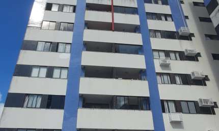 LINDO APARTAMENTO 2/4 COM SUÍTE E DEPENDÊNCIA REVERTIDA EM LOCALIZAÇÃO EXCELENTE.