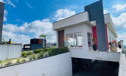 Casa de Alto Padrão à Venda de 550 m² no Condomínio Aruã Brisas II em Mogi das Cruzes/SP: 03 Suítes