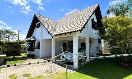 Casa 4 Dormitórios (2 Suítes) - Amplo Jardim - 4 Vagas (2 cobertas) - Prox. Beira Mar Continental!