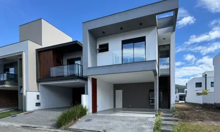 Casa alto padrão em condomínio fechado – 3 dormitórios (1 suíte) – lavabo – vaga coberta para 2 carros – r$990.000,00