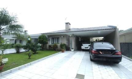 Casa com 3 Dormitórios, 1 Suíte, 142 m², aluguel de R$ 5.000 + Taxas - Santa Felicidade, Curitiba (PR)