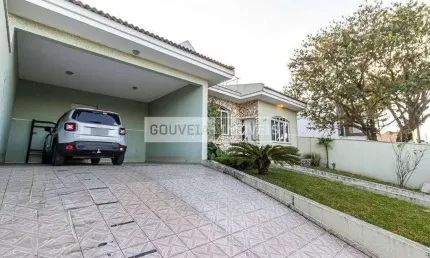 Casa com 3 Dormitórios, 1 Suíte, 270 m², aluguel de R$ 6.900 + Taxas - Pineville, Pinhais (PR)