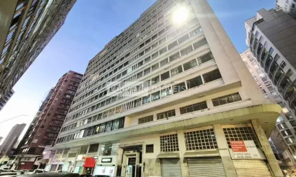 Apartamento com 2 Dormitórios, 117,9 m², aluguel de R$ 3.450 + Taxas - Centro, Curitiba (PR)