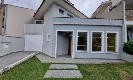 Casa com 4 Dormitórios, 4 Suíte, 450 m², aluguel de R$ 7.500 + Taxas - Santo Inácio, Curitiba (PR)