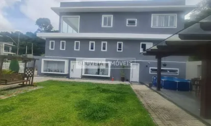 Casa com 3 Dormitórios, 2 Suítes, 300 m², aluguel de R$ 13.200 + Taxas - Cascatinha, Curitiba (PR)