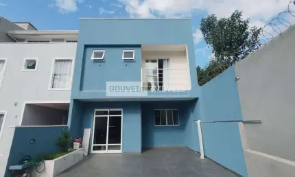 Sobrado super bem localizado em Santa Felicidade - Acabamento de Alto Padrão - (R$ 600.000)  Aceita permuta de apartamento, e carro no negócio.
